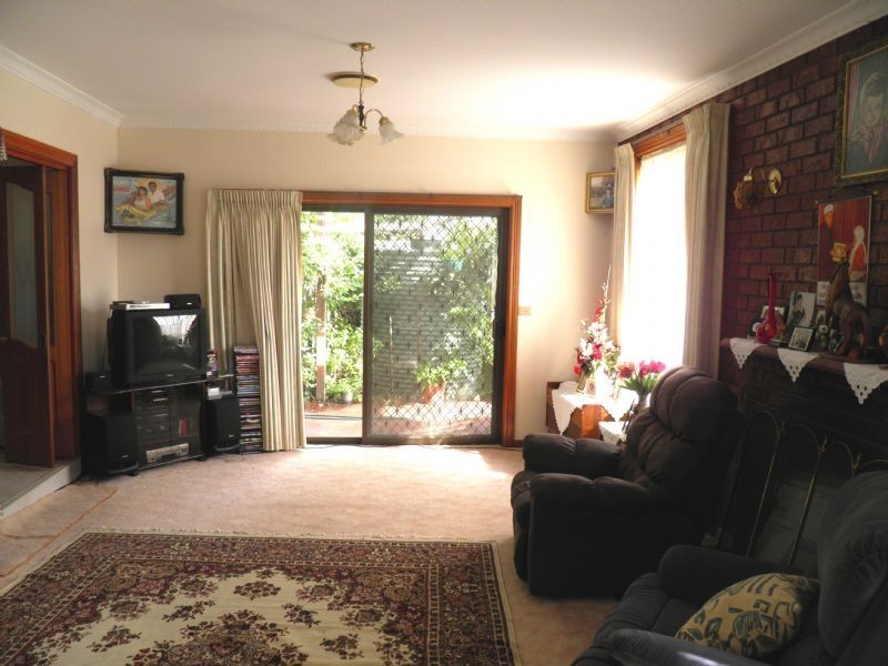 10 Shakespeare Drive, Delahey VIC 3037
