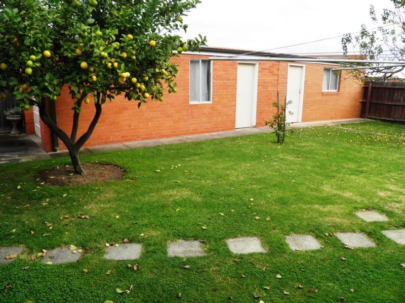 57 Stradbroke Drive, St Albans VIC 3021