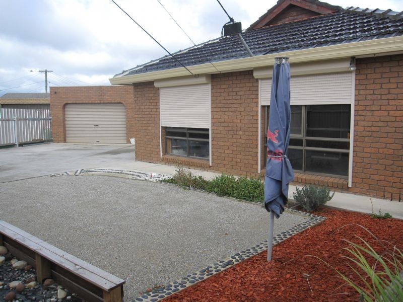 6 Bloomingdale Ave, Albanvale VIC 3021