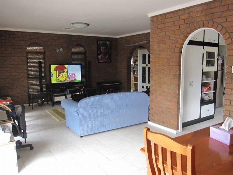 6 Bloomingdale Ave, Albanvale VIC 3021