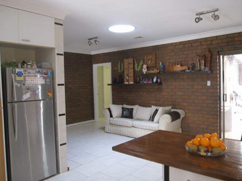 6 Bloomingdale Ave, Albanvale VIC 3021