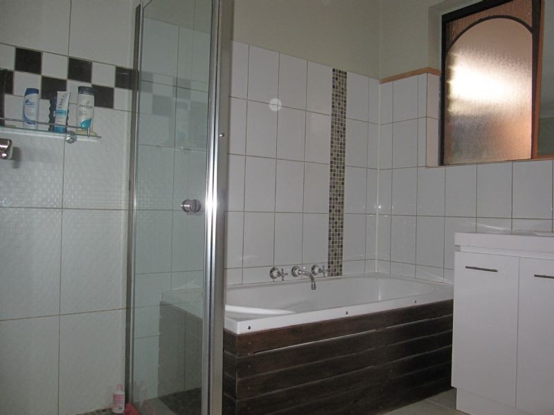 6 Bloomingdale Ave, Albanvale VIC 3021