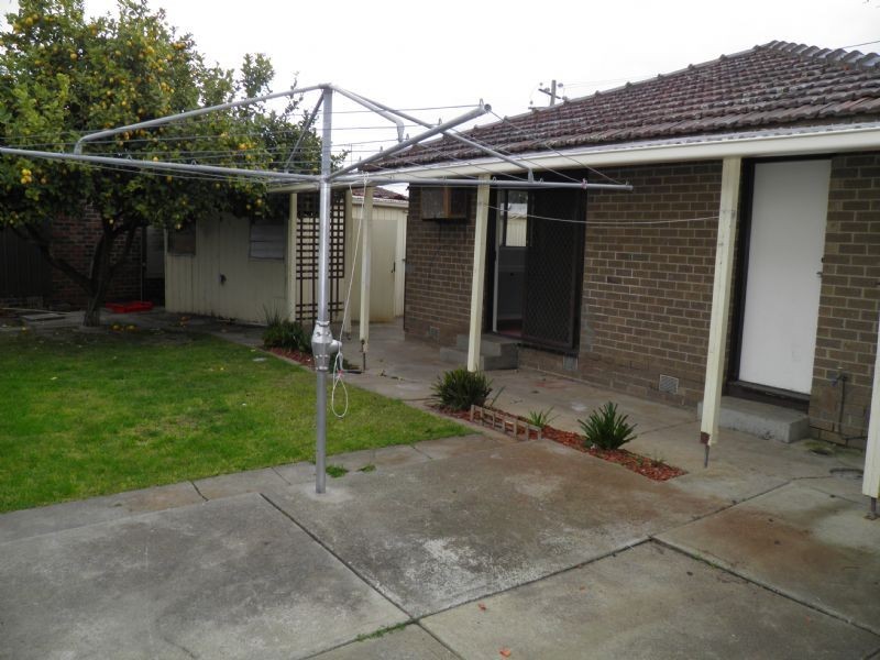 27 Grantham Parade, St Albans VIC 3021