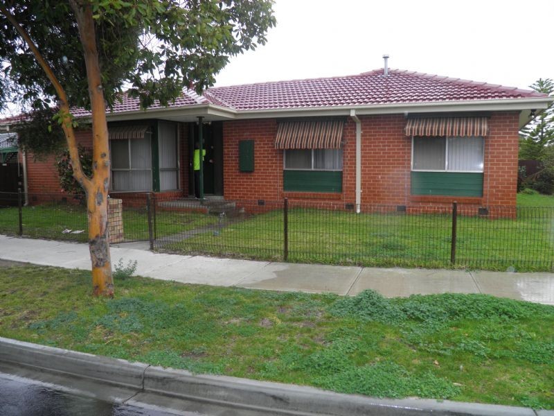 10 GUEST AVENUE, St Albans VIC 3021