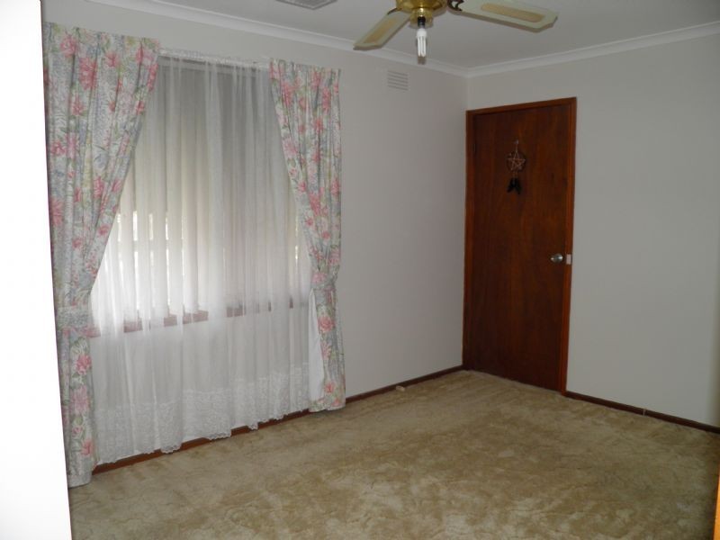 10 GUEST AVENUE, St Albans VIC 3021