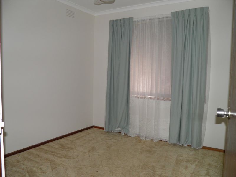 10 GUEST AVENUE, St Albans VIC 3021