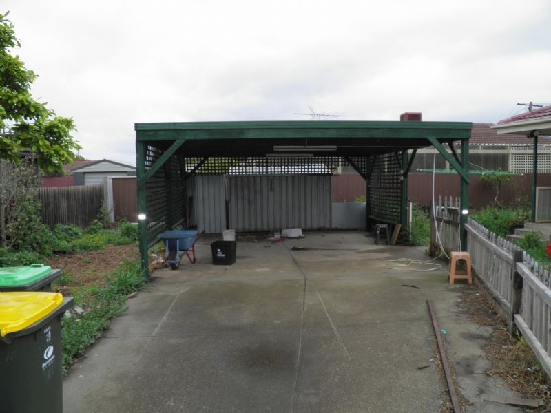 10 GUEST AVENUE, St Albans VIC 3021