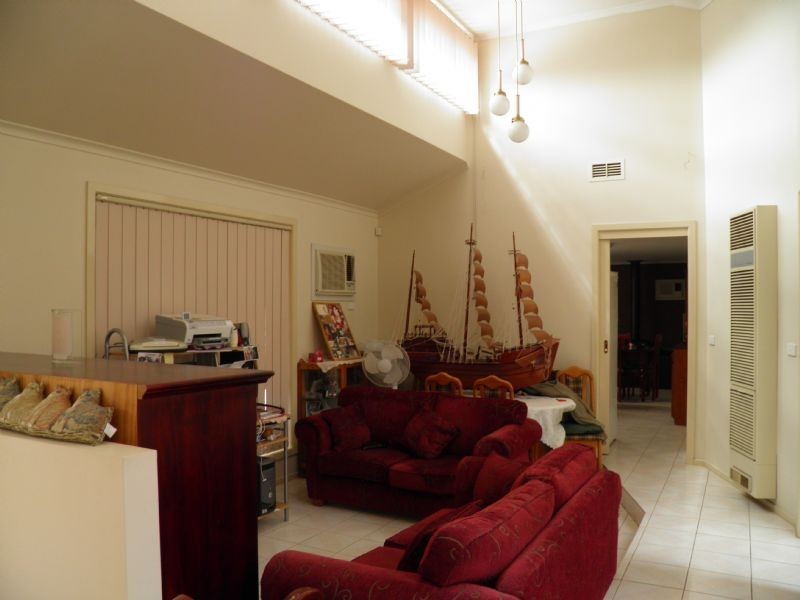 129 Moonstone Circuit, St Albans VIC 3021