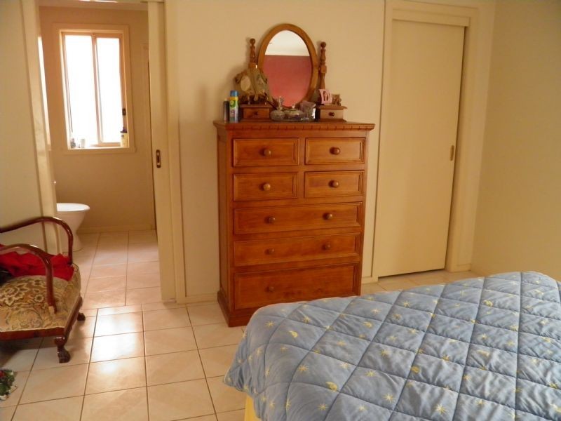 129 Moonstone Circuit, St Albans VIC 3021