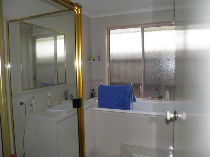 129 Moonstone Circuit, St Albans VIC 3021