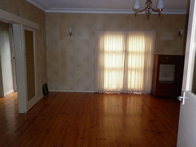 23 IVANHOE AVENUE, St Albans VIC 3021