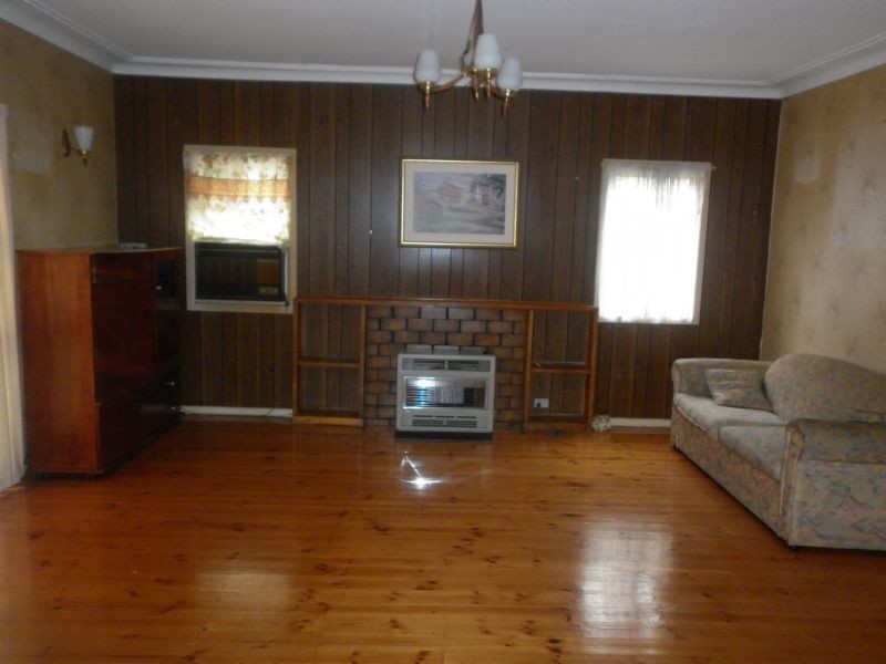 23 IVANHOE AVENUE, St Albans VIC 3021