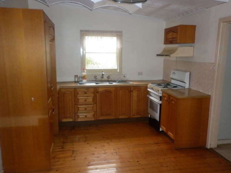 23 IVANHOE AVENUE, St Albans VIC 3021