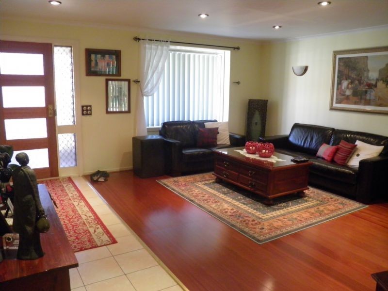 4 Thistle Crt, Delahey VIC 3037