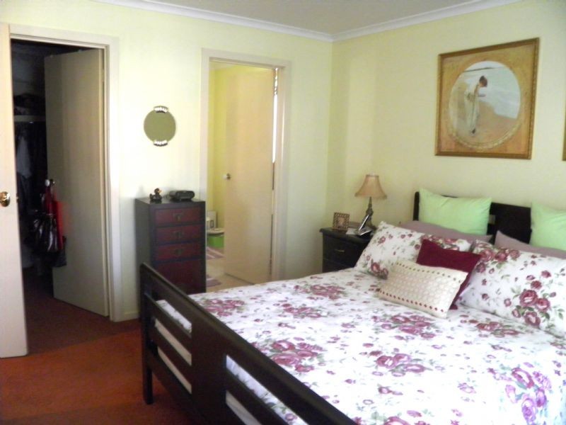 4 Thistle Crt, Delahey VIC 3037