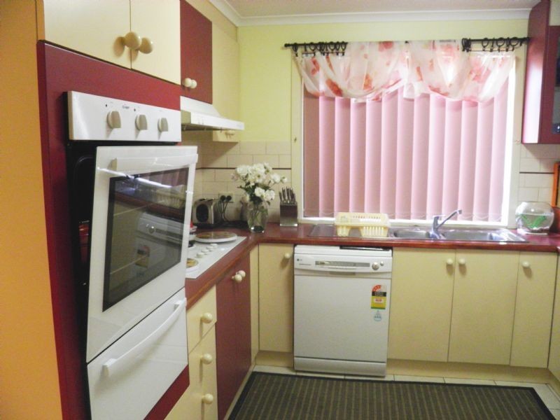 4 Thistle Crt, Delahey VIC 3037