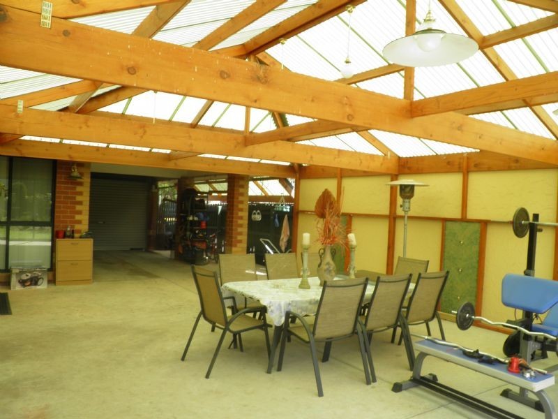 4 Thistle Crt, Delahey VIC 3037