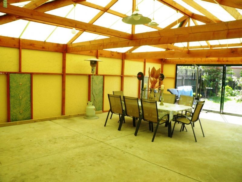 4 Thistle Crt, Delahey VIC 3037