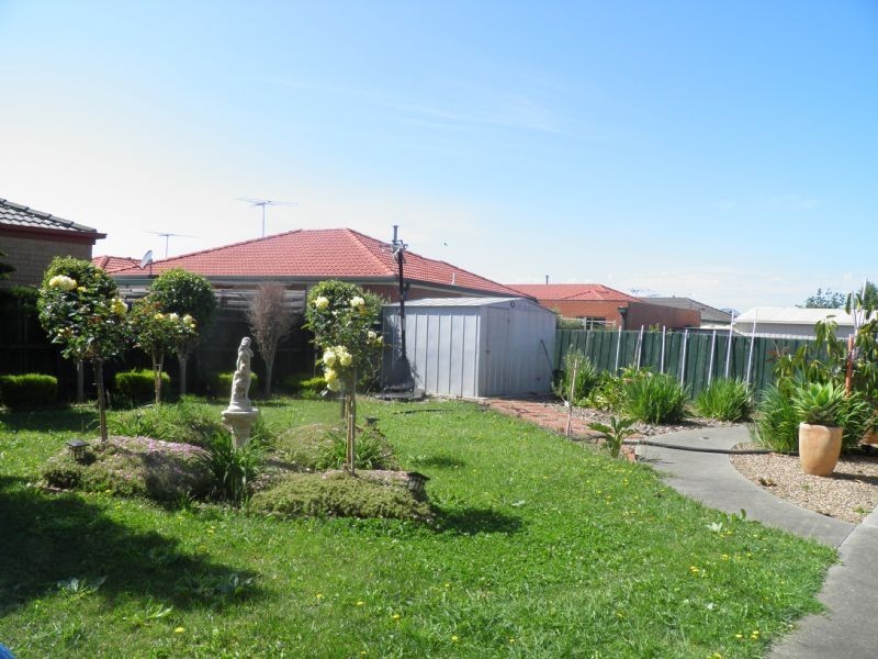 4 Thistle Crt, Delahey VIC 3037