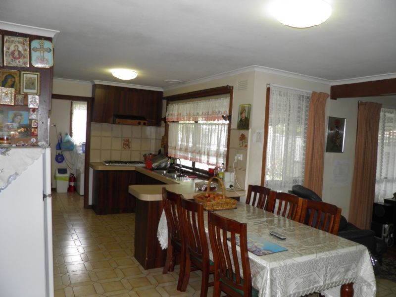 29 Kinterbury Drive, Kings Park VIC 3021