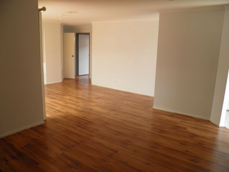 26 POLTAVA WALK, Delahey VIC 3037