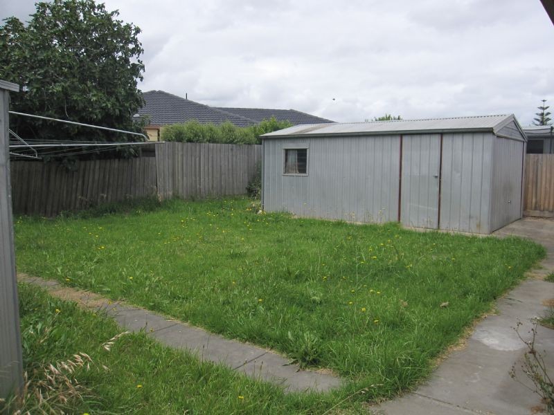 28 BROWNE AVE, St Albans VIC 3021