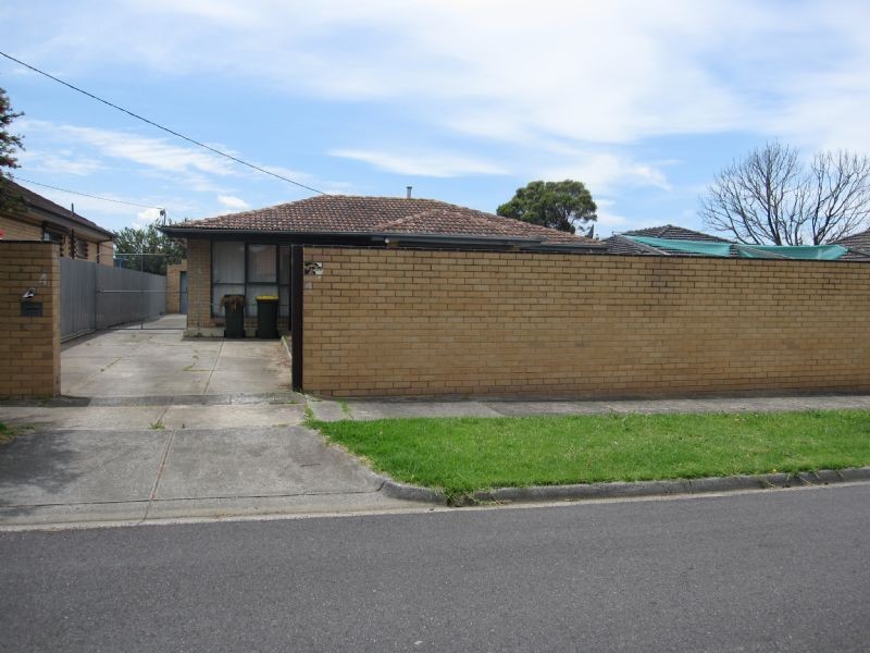 4 LEE STREET, St Albans VIC 3021
