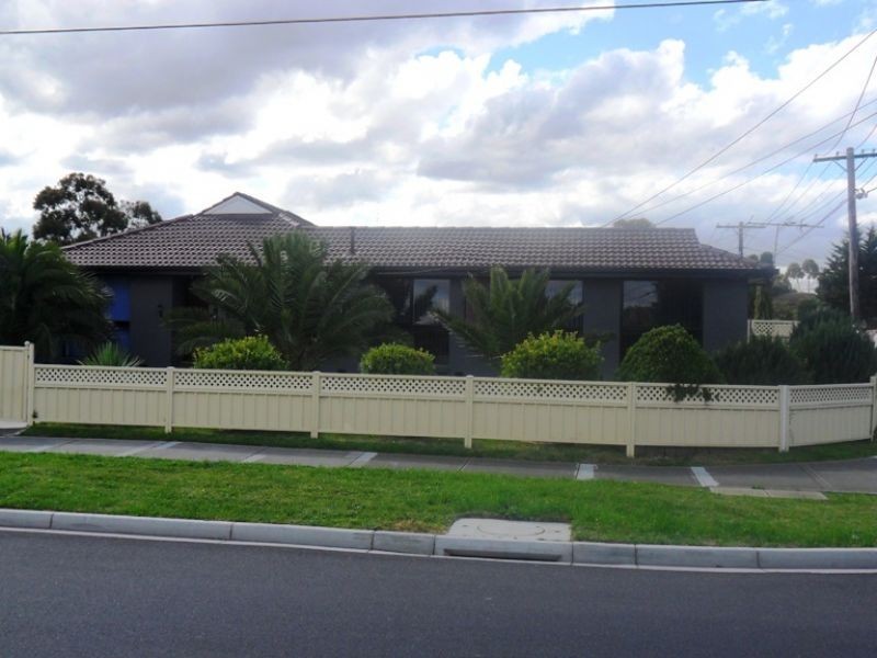 32 GILLESPIE ROAD, St Albans VIC 3021