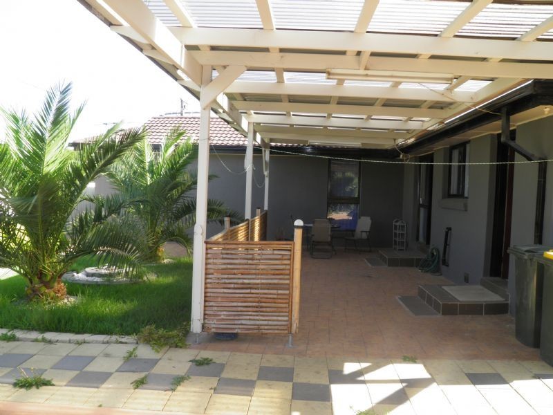 32 GILLESPIE ROAD, St Albans VIC 3021