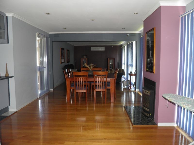 32 GILLESPIE ROAD, St Albans VIC 3021