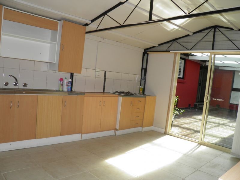 2 GLENROSA COURT, St Albans VIC 3021