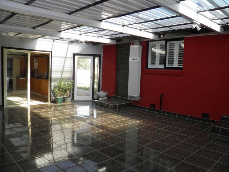 2 GLENROSA COURT, St Albans VIC 3021