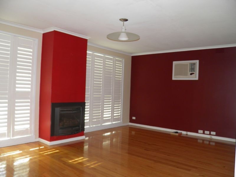 2 GLENROSA COURT, St Albans VIC 3021