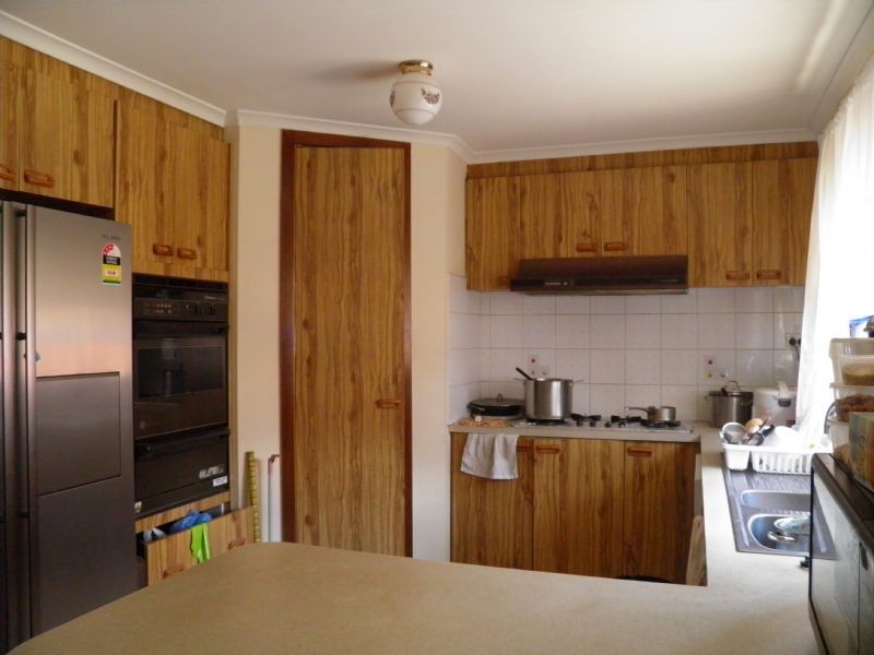 10 KINGDOM AVENUE, St Albans VIC 3021