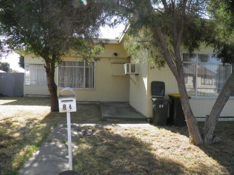 84 WALMER AVENUE, St Albans VIC 3021