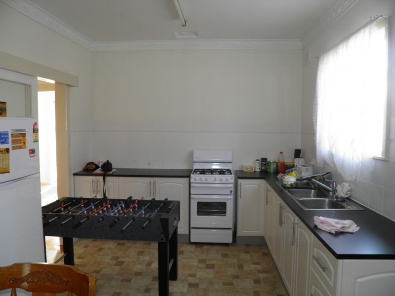 84 WALMER AVENUE, St Albans VIC 3021