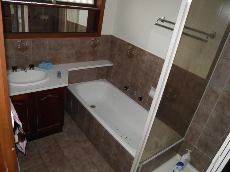 18 BAGULEY CRESCENT, Kings Park VIC 3021