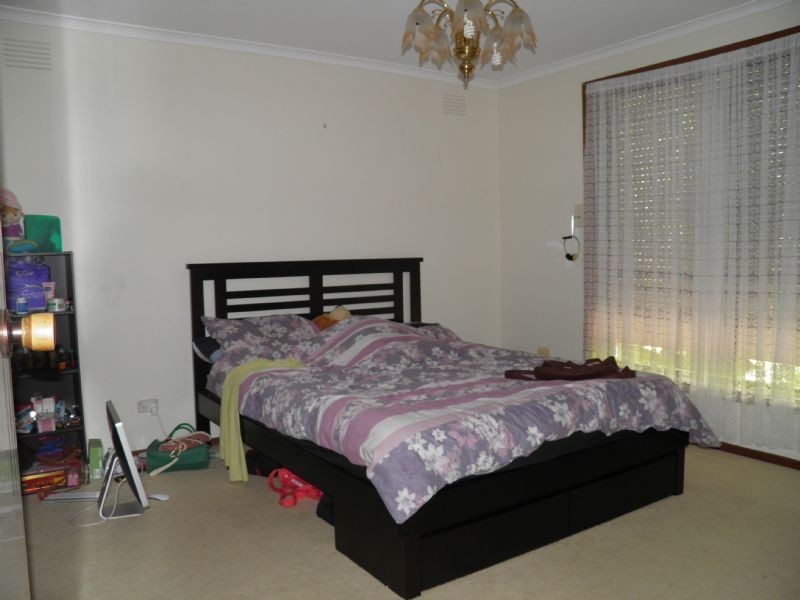 18 BAGULEY CRESCENT, Kings Park VIC 3021