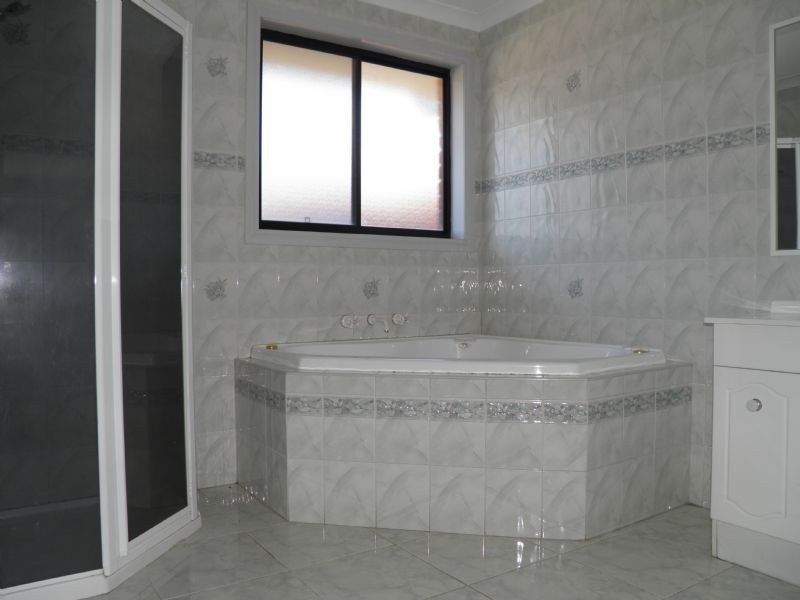 4 OPAL PLACE, St Albans VIC 3021