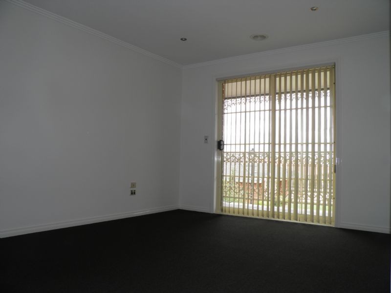 16 LORRAINE LEE WAY, Sydenham VIC 3037