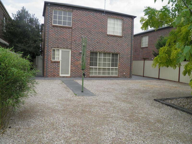 16 LORRAINE LEE WAY, Sydenham VIC 3037