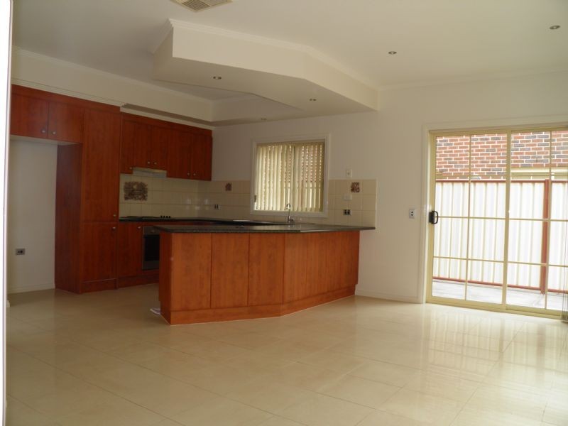 16 LORRAINE LEE WAY, Sydenham VIC 3037