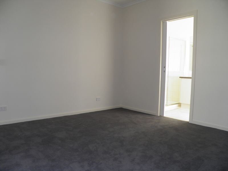 2/21 BIGGS STREET, St Albans VIC 3021