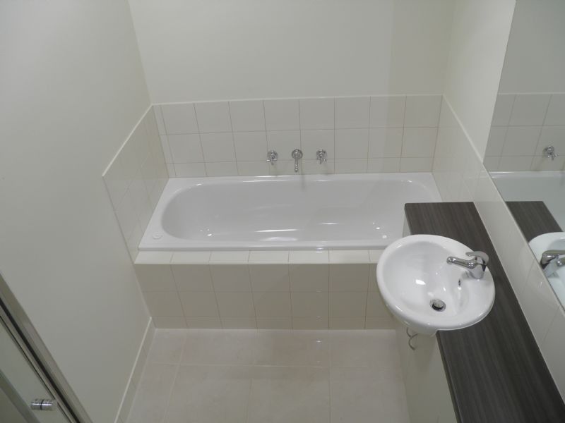 2/21 BIGGS STREET, St Albans VIC 3021