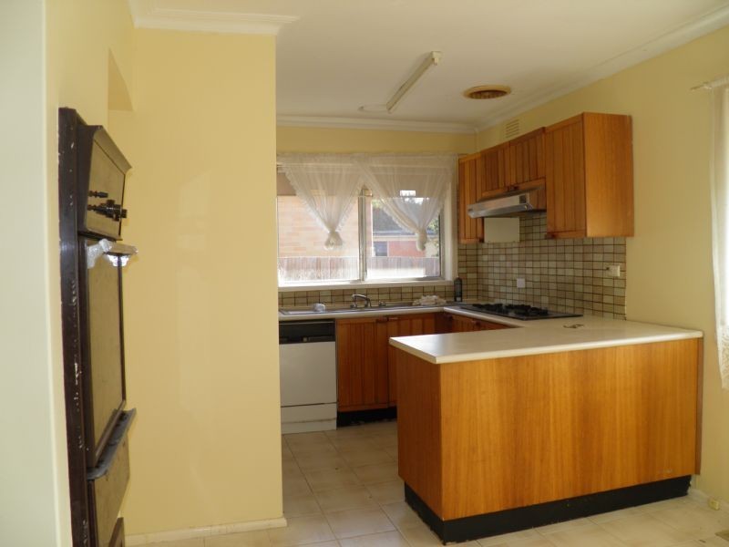 4 BROME STREET, St Albans VIC 3021