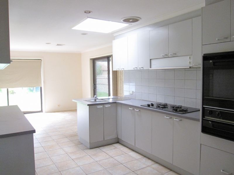 4 LEE STREET, St Albans VIC 3021