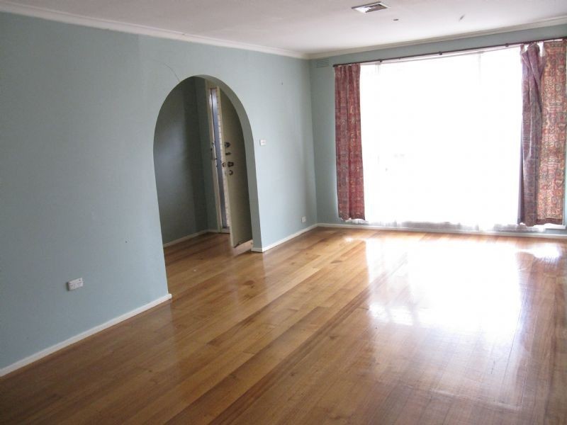 4 LEE STREET, St Albans VIC 3021