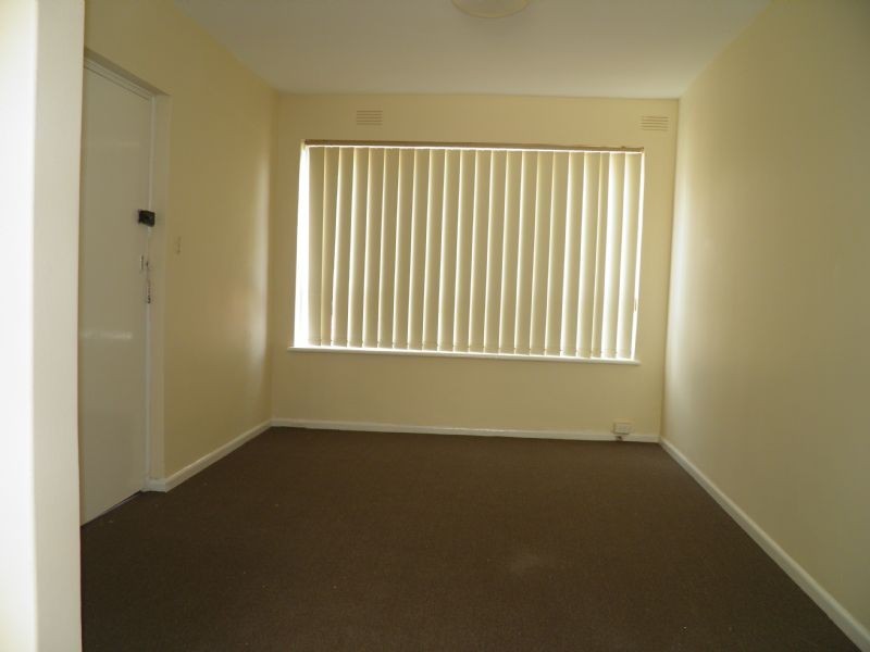 4/1 CLACTON STREET, St Albans VIC 3021