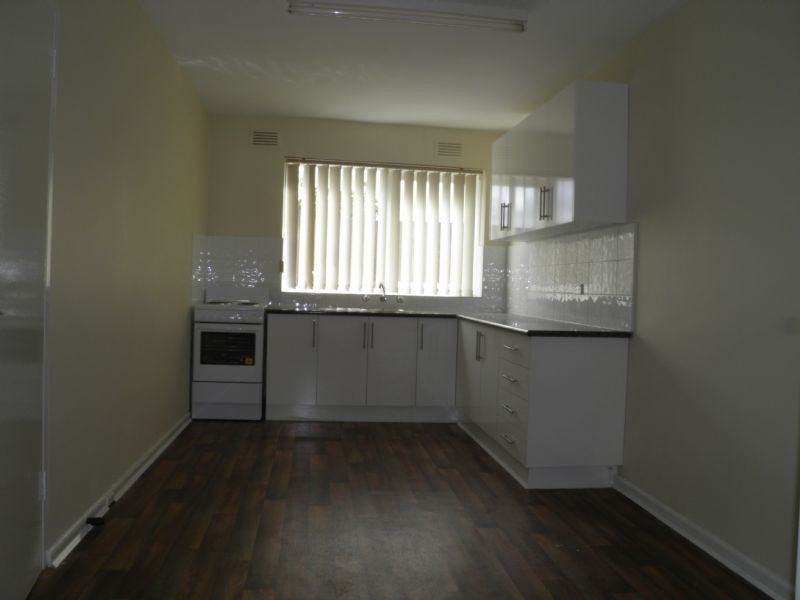 4/1 CLACTON STREET, St Albans VIC 3021