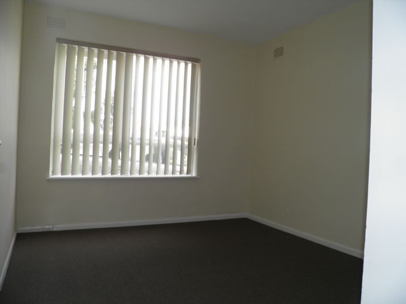 4/1 CLACTON STREET, St Albans VIC 3021